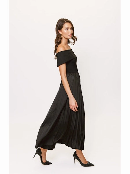 Stockton Off the Shoulder Pleated Midi Dress in Black Relaxed Look Night Mood