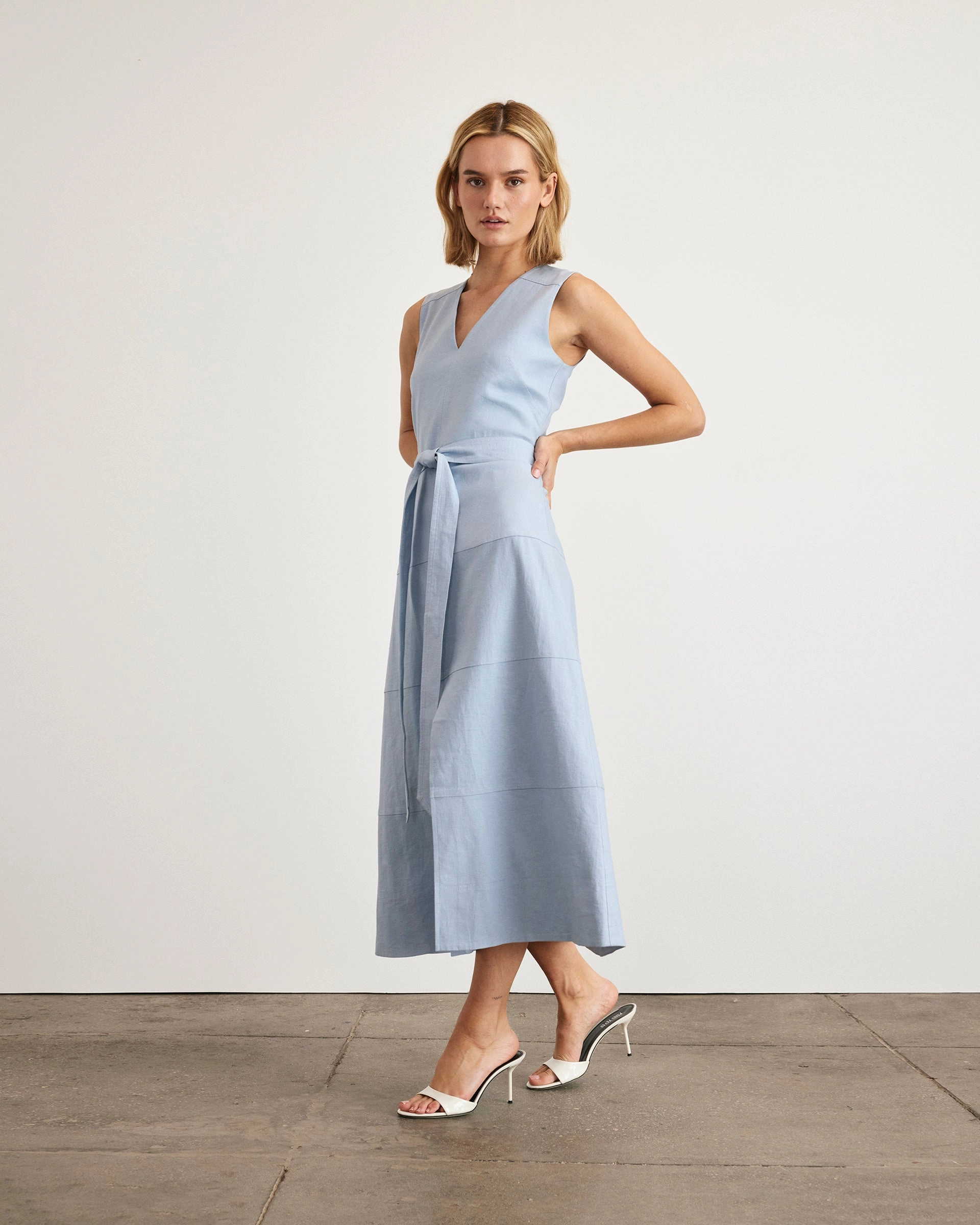 Reinella Dress Versatile Layer Wear Sleeveless Cut