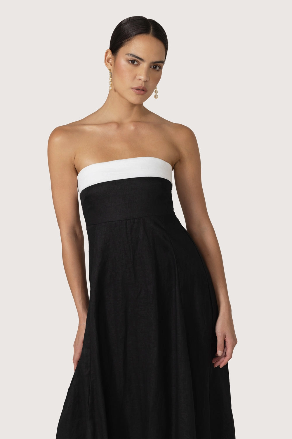 Trendy summer outfit Smart and Stylish Alora Linen Maxi Dress in Black White