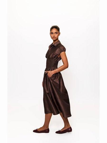 Relax Form Soft touch evening dress Trevy Smocked Waist Midi Dress in Brown