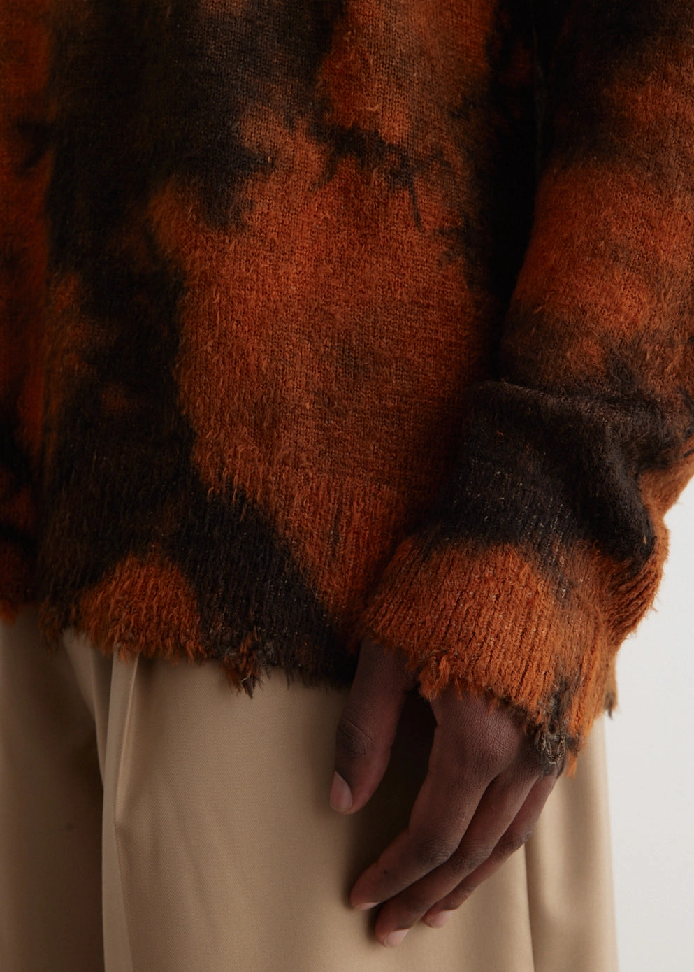 Elegant Look Temperature Regulating Lining Uneven Garment Dye Crewneck Knit