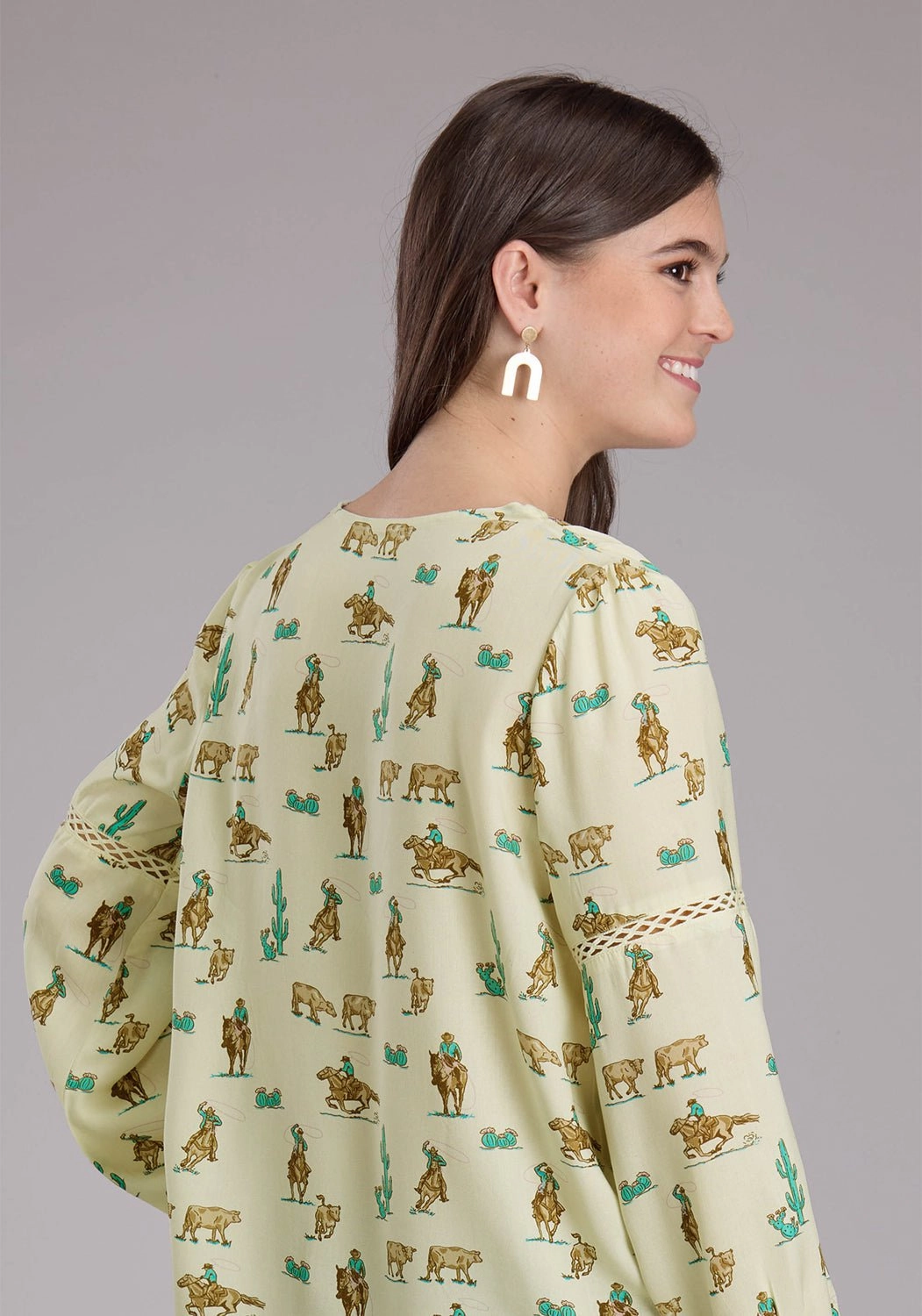 Roper Womens 2424 Printed Ropers White 100% Rayon L/S Blouse Affordable Fashion