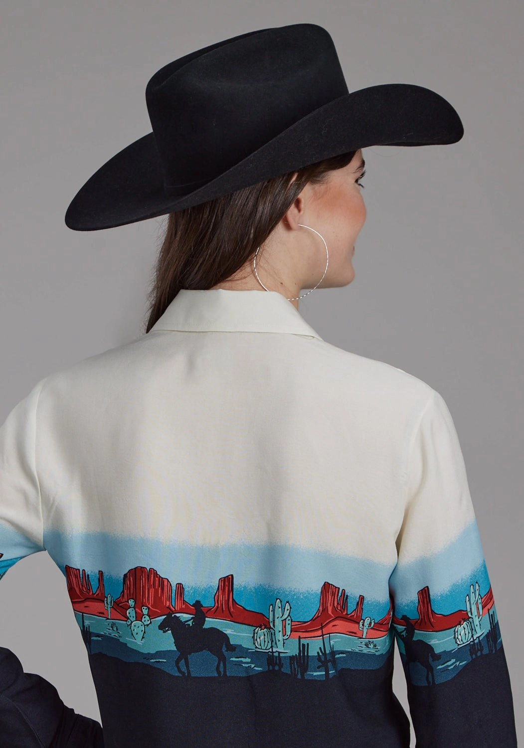 Luxurious Feel Monochrome Palette Roper Womens Western Border Snap Black 100% Rayon L/S Blouse