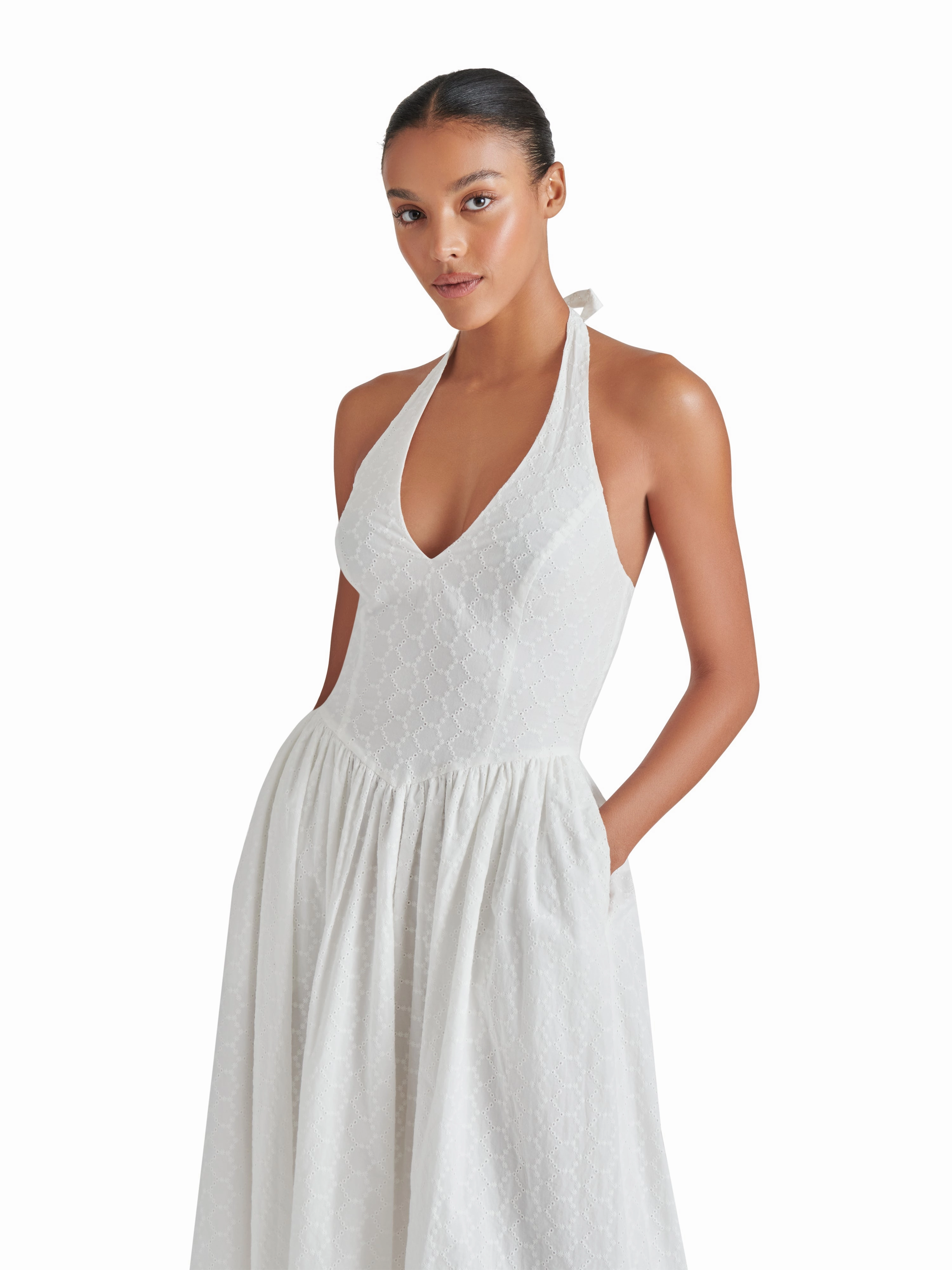 Ressi Dress in White Smart Shape spring outfit