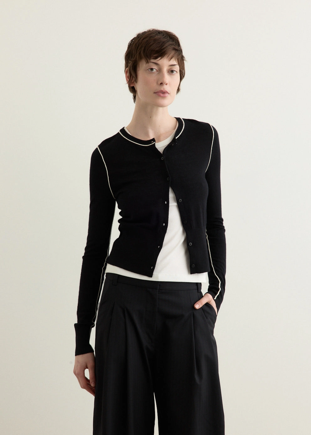 Seamless construction Wool Fine Line Cardigan