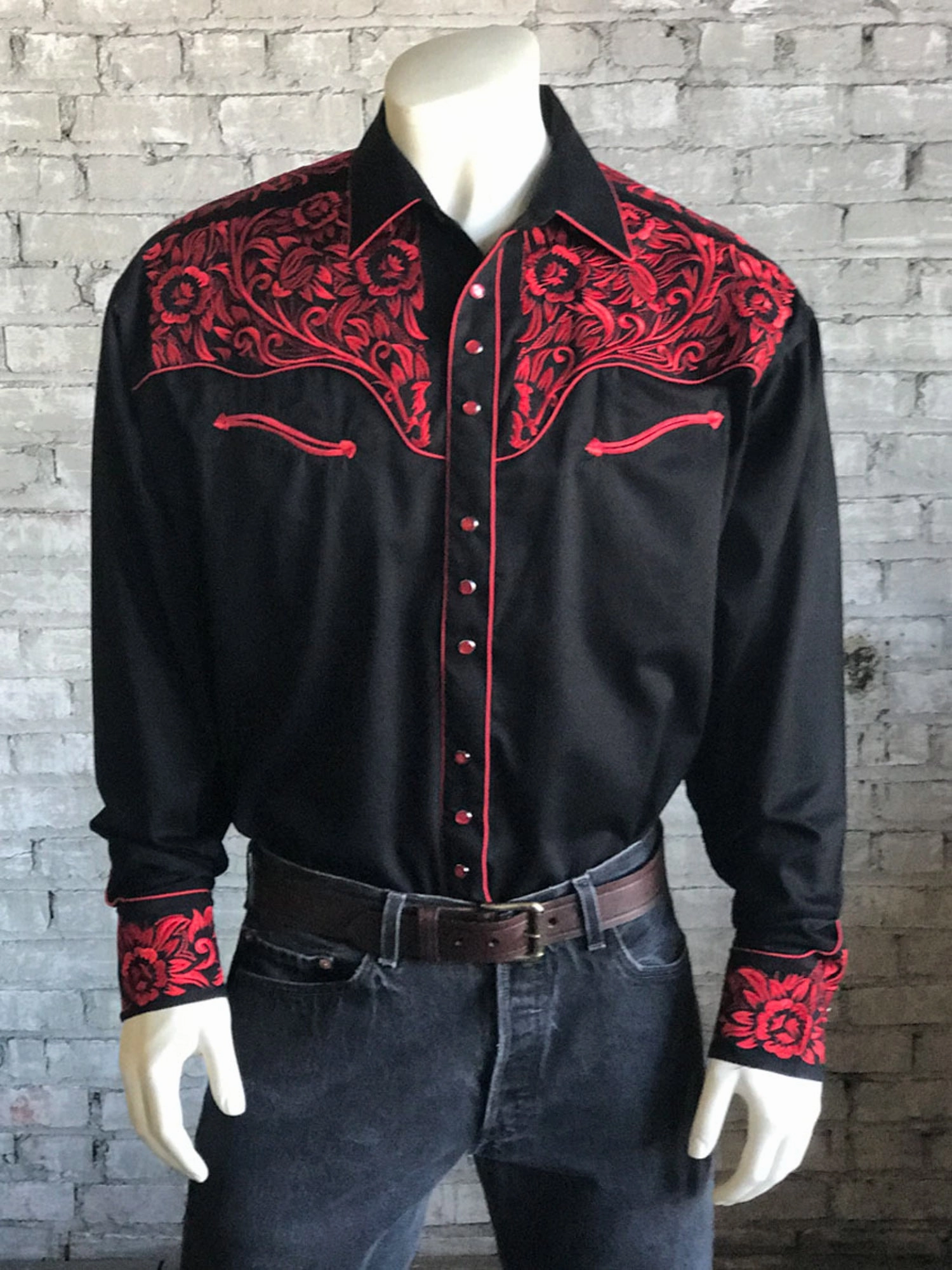 Contemporary Style Low Profile Pocket Design Rockmount Mens Black/Red 100% Cotton Vintage Tooling Western L/S Shirt